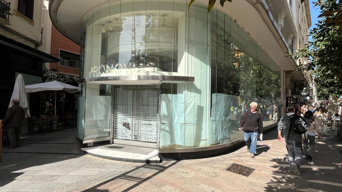 Pronovias cierra su tienda de Córdoba.
