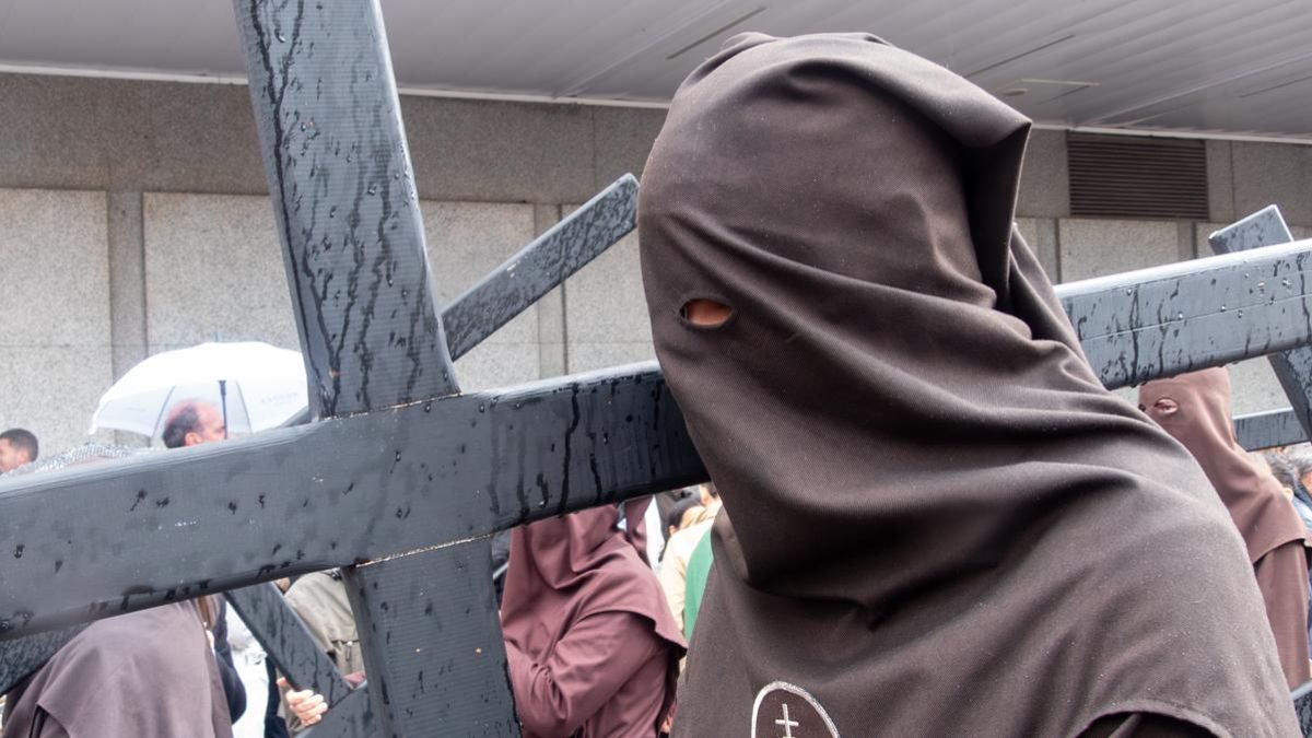 Penitente del Buen Fin en Plaza de la Gavidia