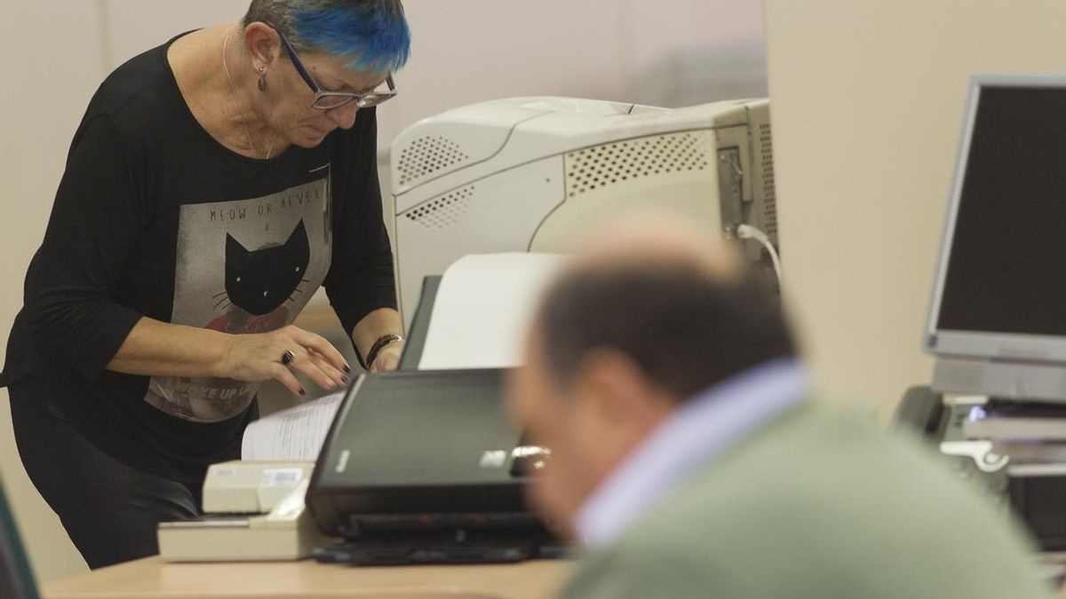Hacienda ofrece a los funcionarios un plan de subida salarial a tres años vinculado al PIB