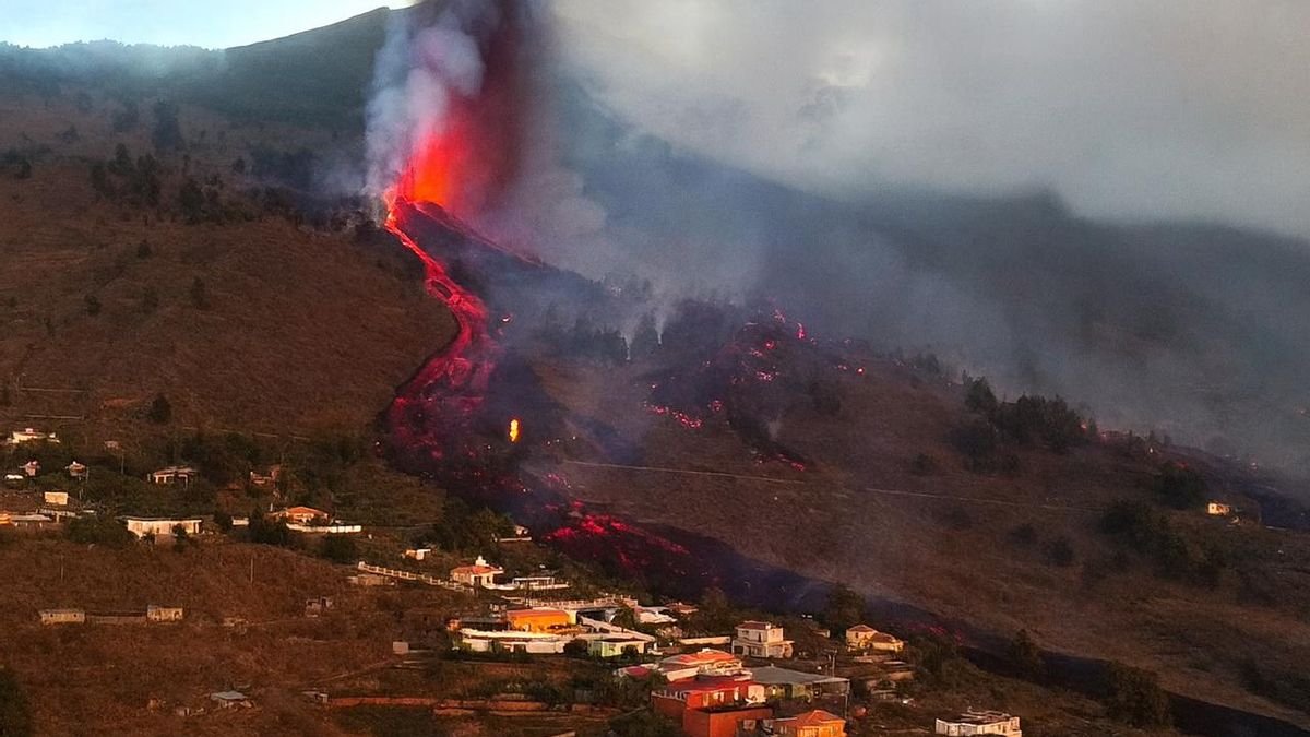Inicio de la erupción del Tajogaite en la zona de El Paraíso.