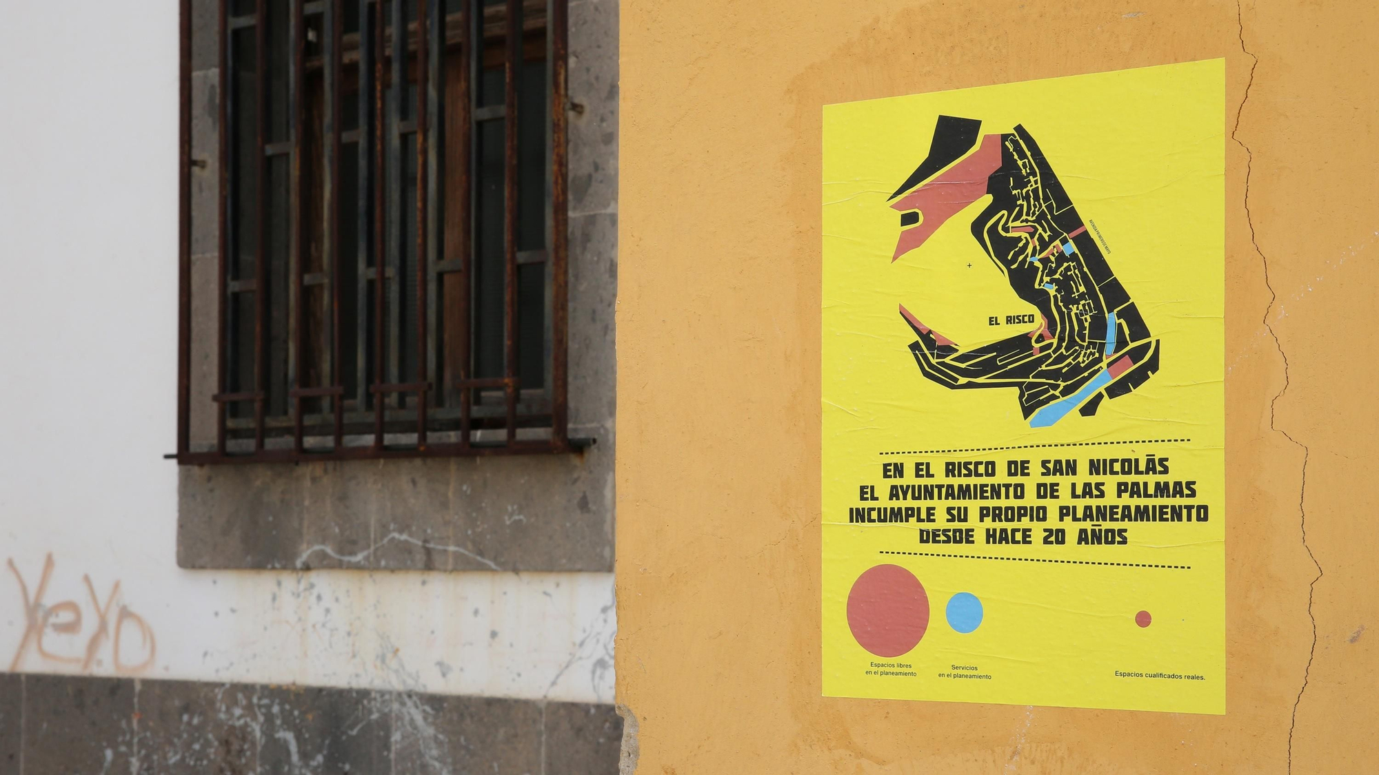 Carteles reivindicativos en el Risco de San Nicolás