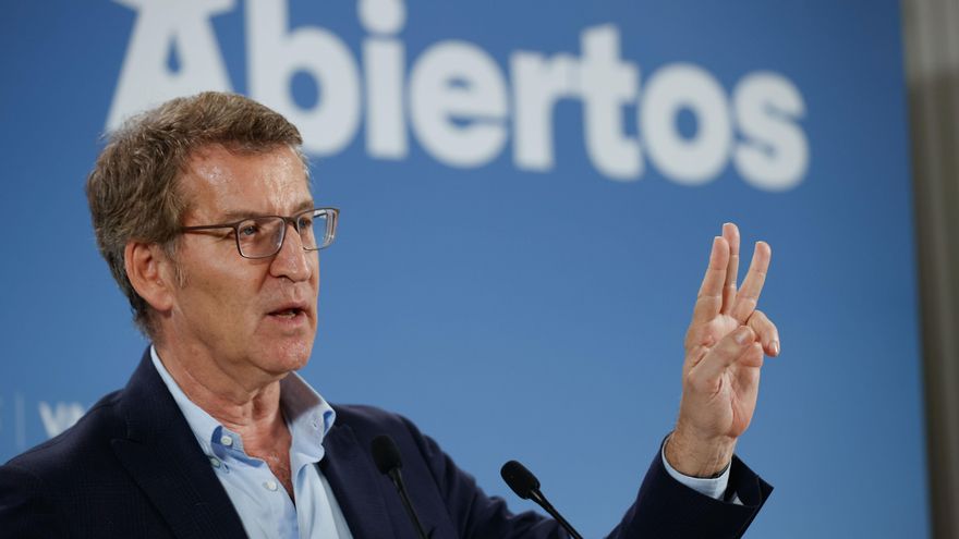 El presidente del Partido Popular, Alberto Núñez Feijóo, durante su intervención en un acto de campaña en Getxo (Bizkaia), este lunes. Feijóo ha destacado que el exlehendakari José Antonio Ardanza, fallecido este lunes, fue una "figura esencial durante los años más duros de ETA, cuando presidió el Pacto de Ajuria Enea". EFE/Luis Tejido