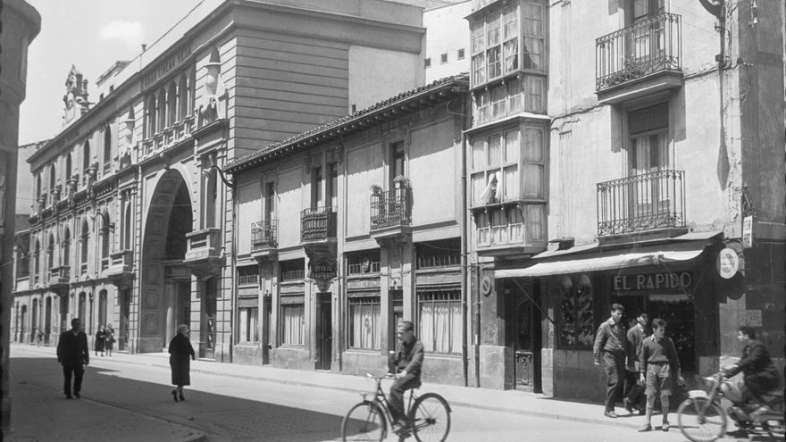 Imagen del Gran Cinema Vesa y del Principal en 1958