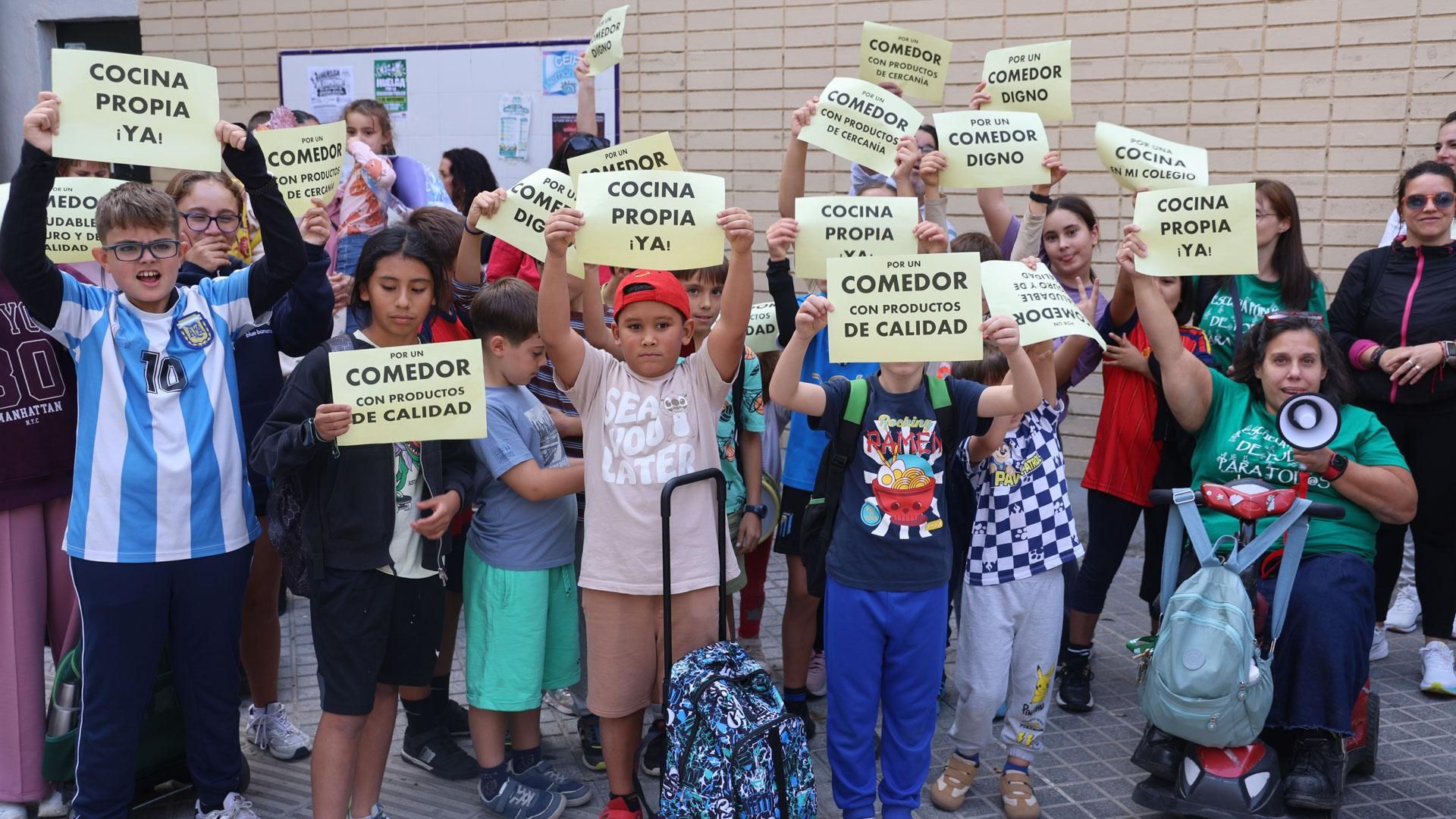Protesta por el comedor en el Colegio Hernán Ruiz de Córdoba