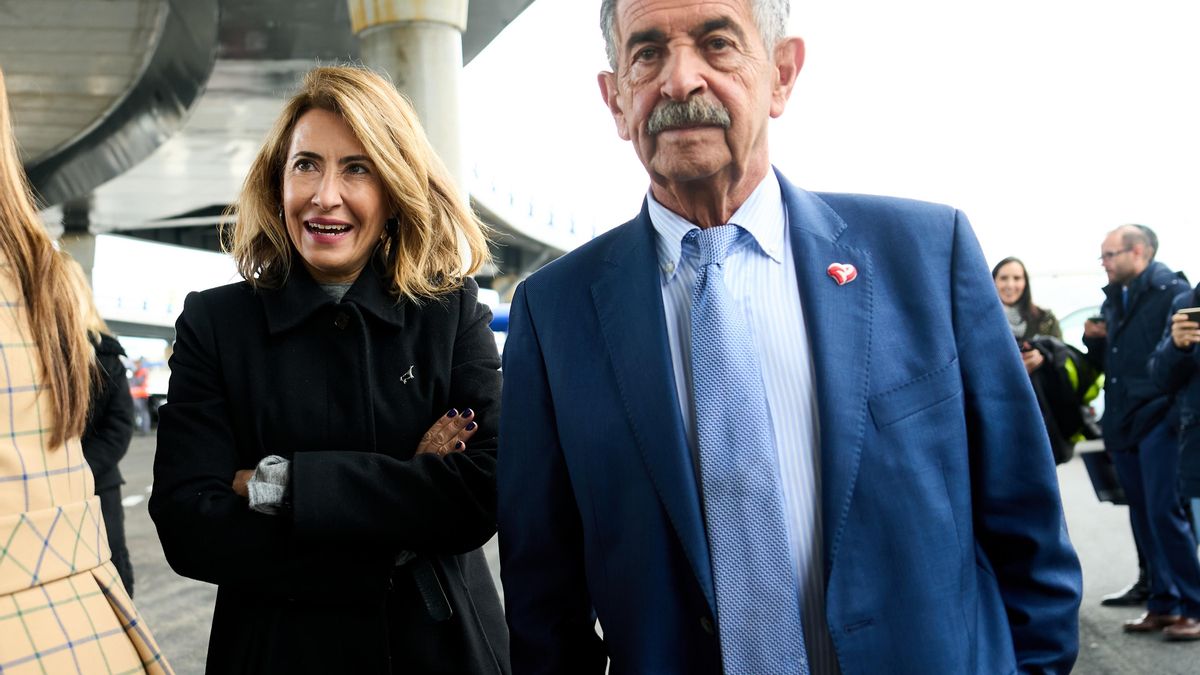 La ministra de Transportes, Movilidad y Agenda Urbana, Raquel Sánchez, y el presidente de Cantabria, Miguel Ángel Revilla