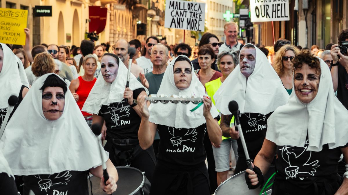 Unes altres 'Madò Farta' a la manifestació d'aquest dissabte.