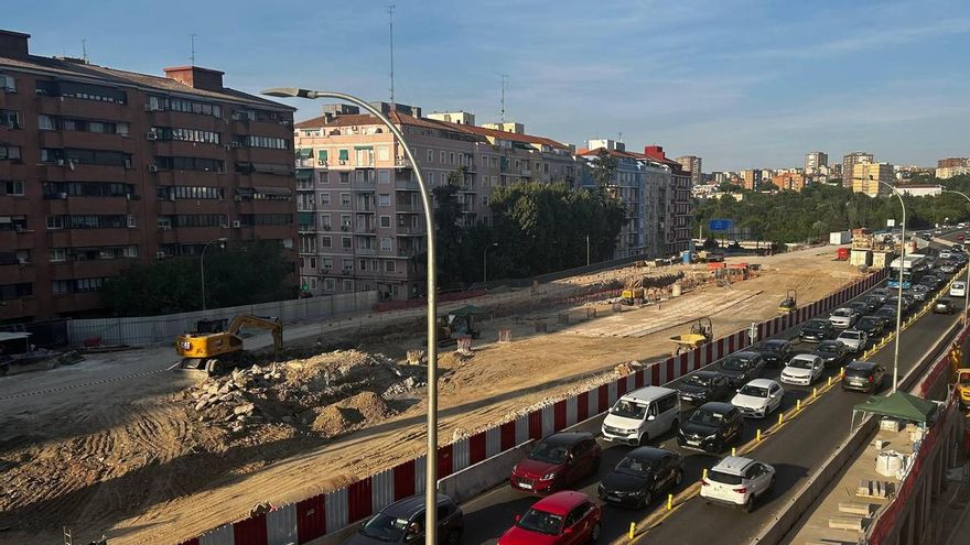 Las obras de la Comunidad de Madrid en Conde de Casal llevan al límite a sus vecinos: "No queremos una desgracia"