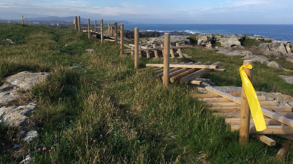 Estado de abandono de la senda costera de Santander tras la paralización de las obras.