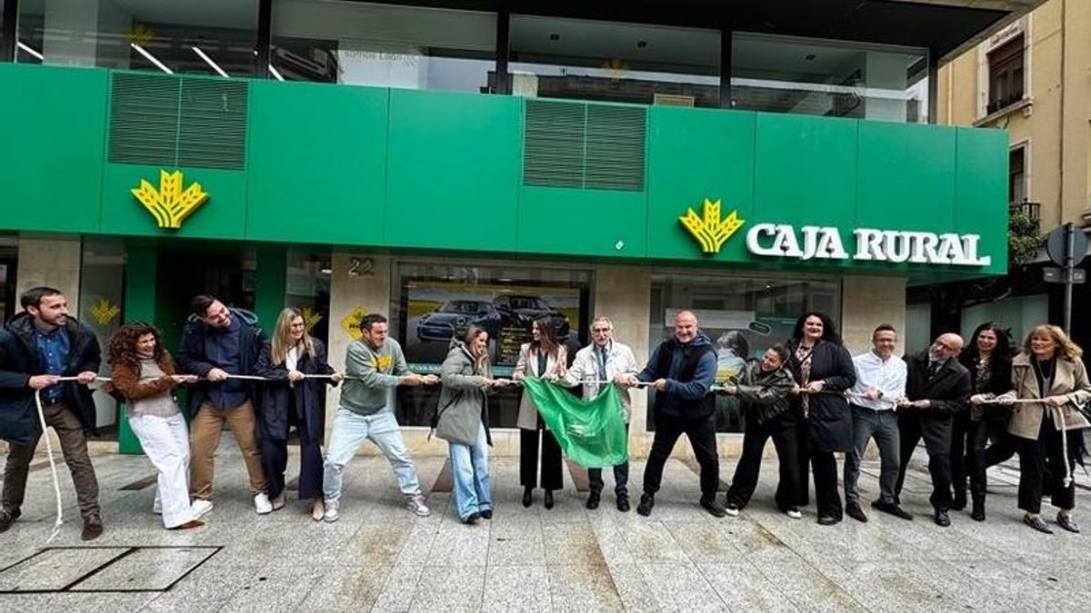 León acoge una marcha solidaria contra el cáncer con Manolo Martínez y María Martín-Granizo como padrinos