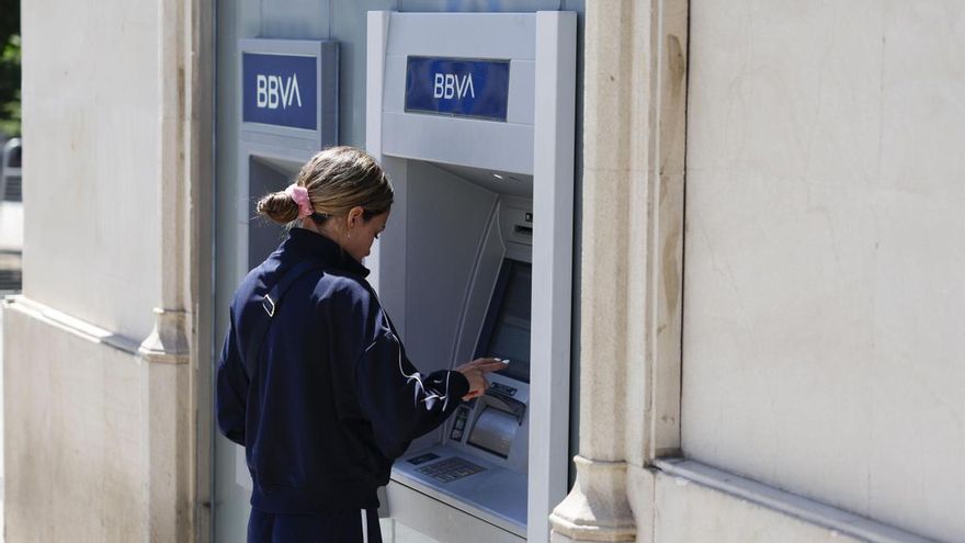 Hacienda podrá embargar las cuentas de aquellos deudores con ingresos bajos pero superiores al SMI