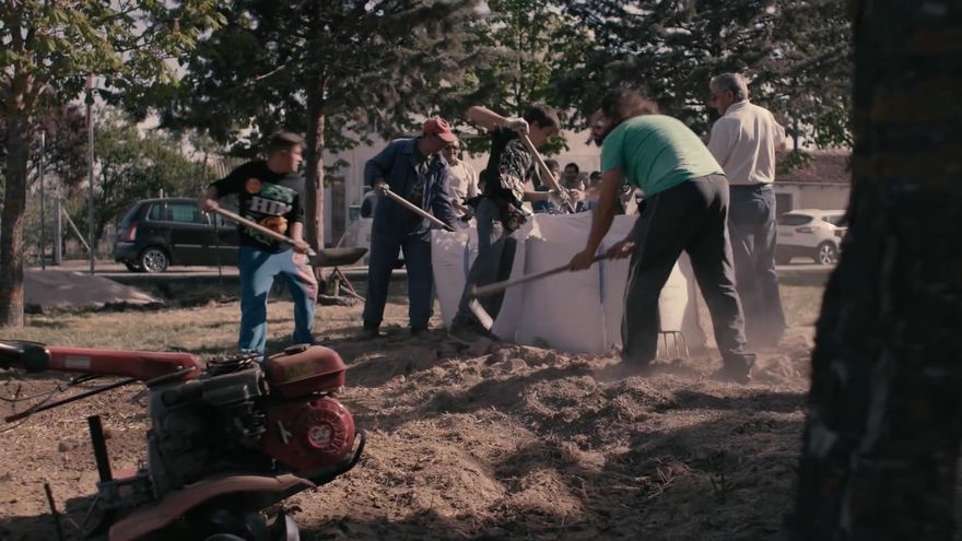 Trabajos comunes entre mayores y pequeños en 'Haciendo Hacenderas', proyecto de la cooperativa enProceso
