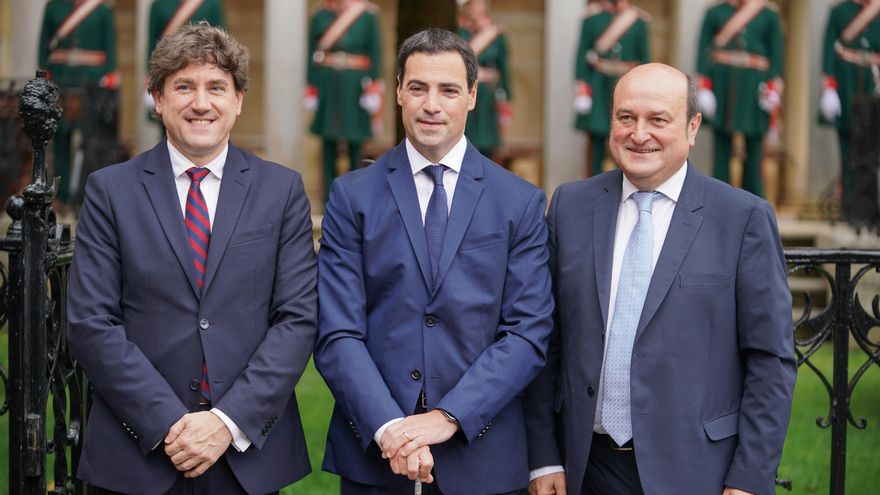 PNV y PSE-EE cierran las bases del acuerdo para una reforma fiscal que sólo esta garantizada en Bizkaia