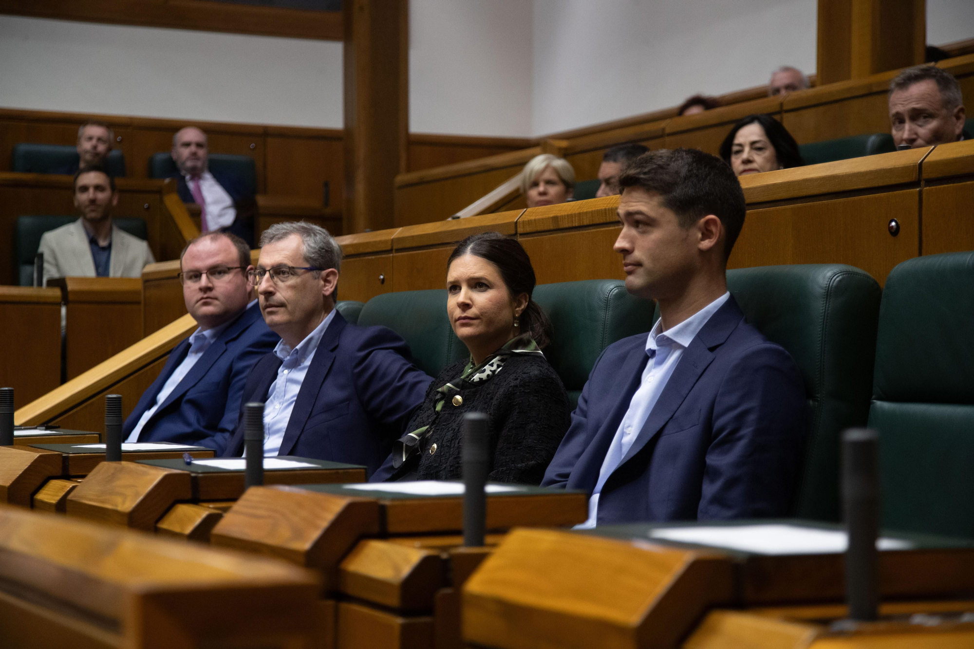 La bancada del PNV, con su portavoz, Joseba Díez Antxustegi