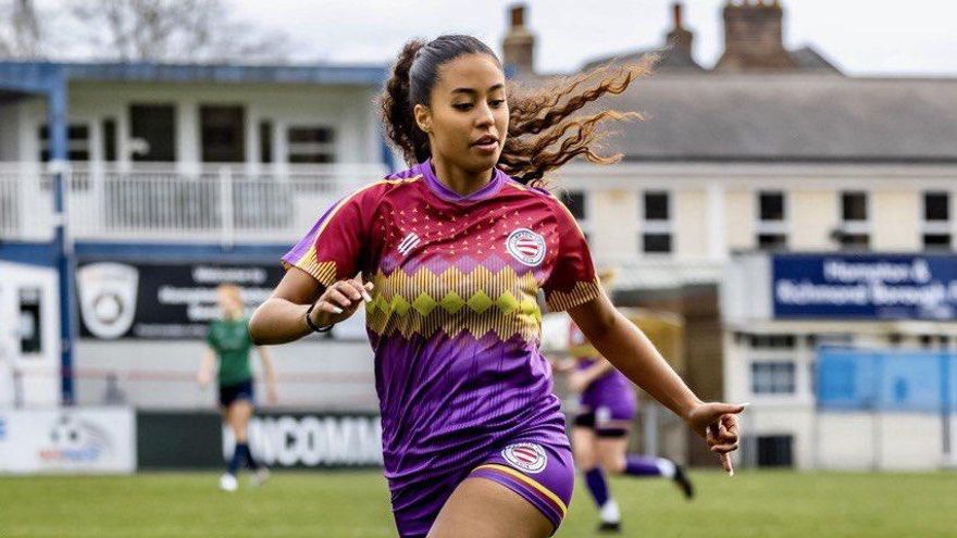 El homenaje del humilde equipo de fútbol británico que juega con los colores de la II República