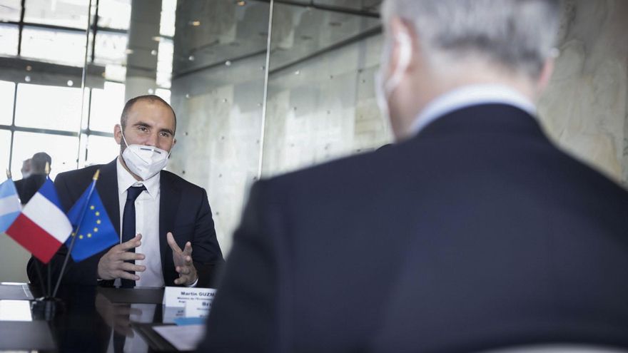 Guzmán y Basualdo permanecen, el dólar paralelo sube 1% y la futura alza de tarifas va y viene