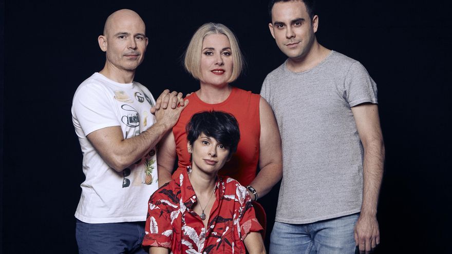 El equipo de 'As One'. En el centro, abajo, la directora Marta Eguilior