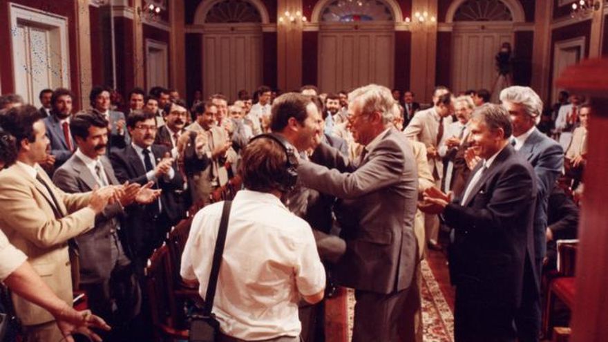 Historia de cuatro décadas de cultura de pactos y de lucha por una Canarias más autónoma