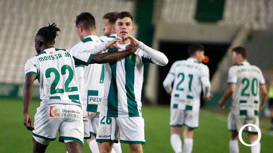 Los jugadores del Córdoba celebran el 2-1