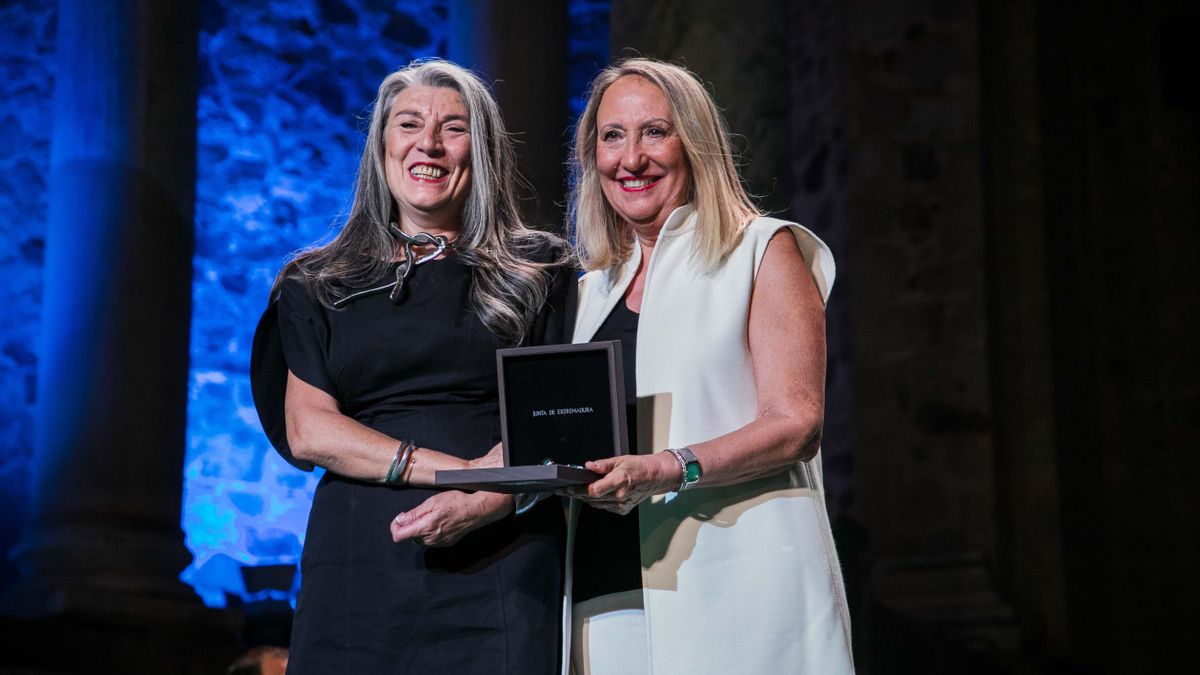 La directora del Museo Nacional de Arte Romano, Trinidad Nogales, recibe la Medalla de Extremadura 2026