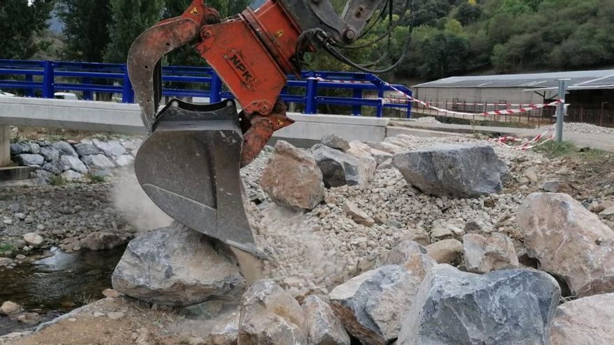 Finalizan las obras para la mejora de accesos al puente sobre el Urbión en Viniegra de Abajo