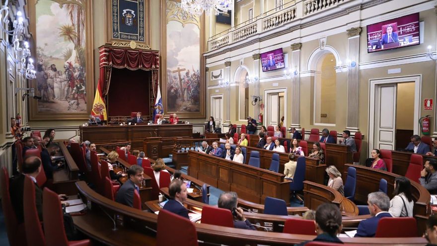 Los diputados del Parlamento de Canarias ingresan de media 5.500 euros al mes