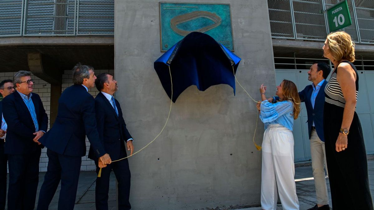 Descubrimiento de la placa conmemorativa del centenario del Heliodoro Rodríguez López