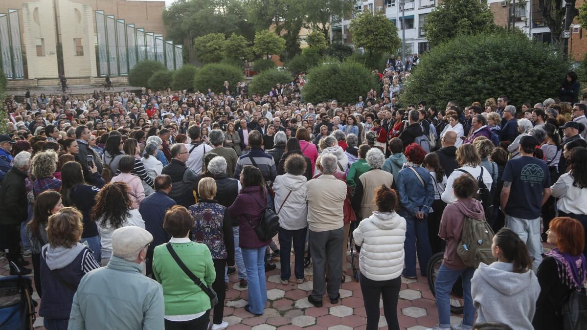 Concentración por el asesinato de una mujer en la Fuensanta