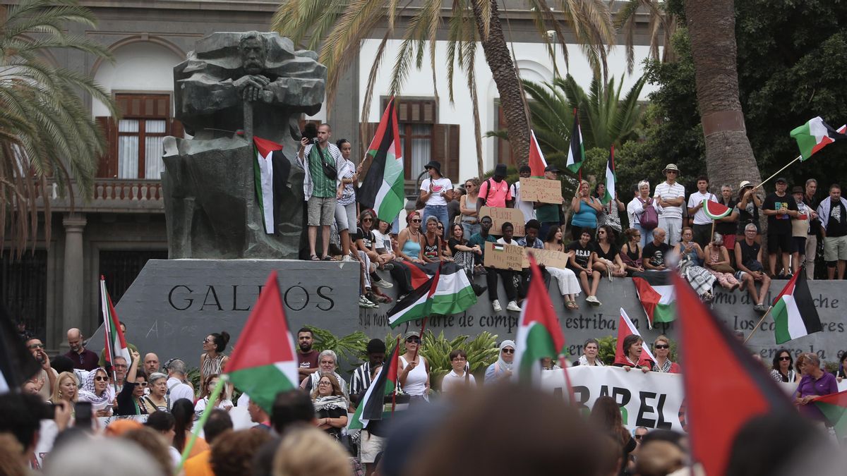 Manifestantes en la Plaza de La Feria en apoyo al pueblo palestino.