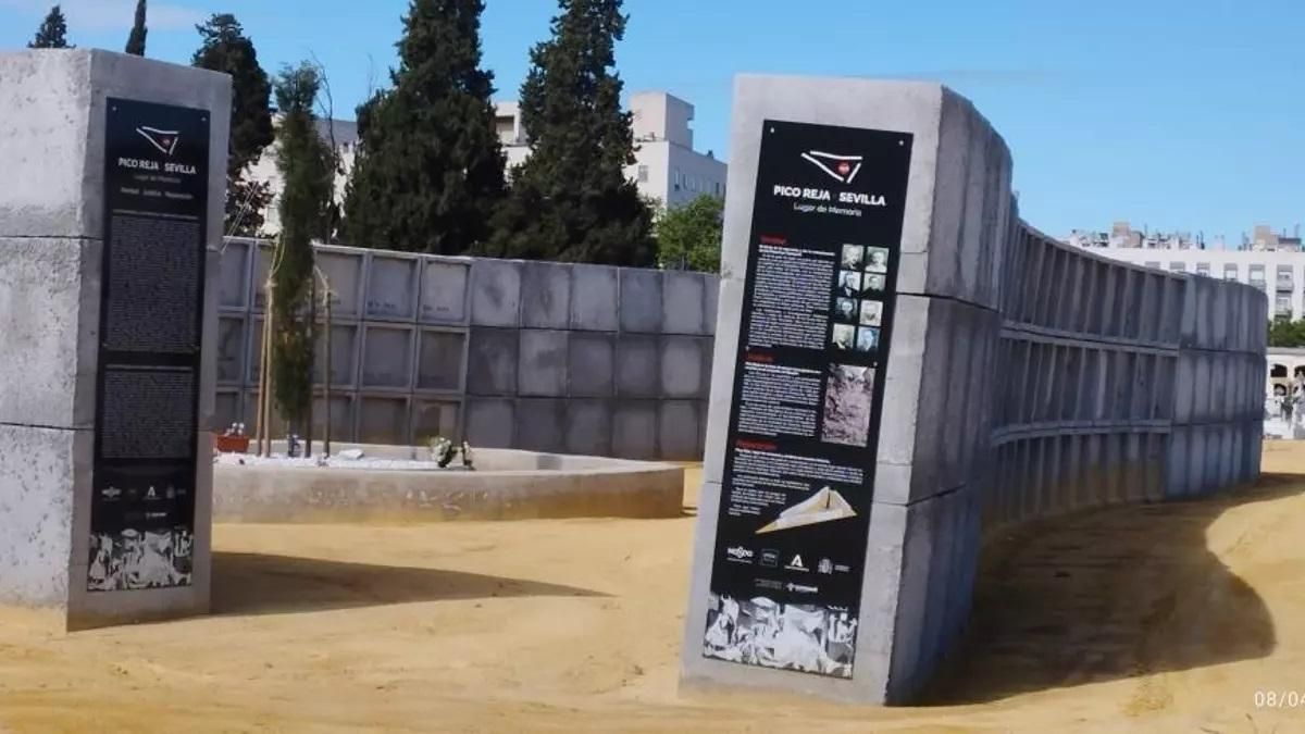 Inclinación que presentan los módulos que forman el monumento, en una imagen de archivo.