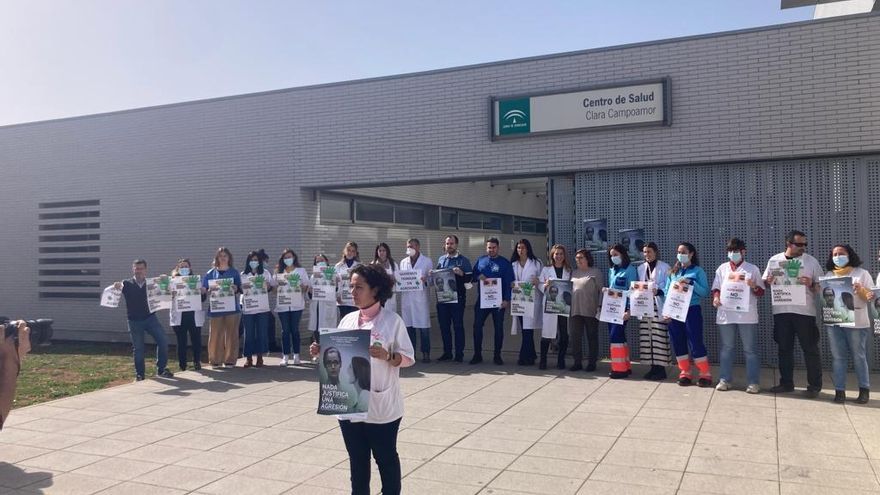 Concenrtración en el centro de salud Clara Campoamor