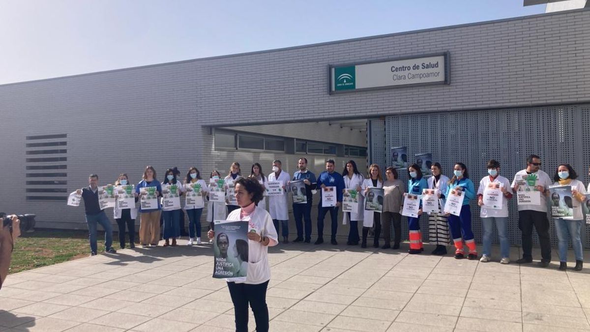 Concenrtración en el centro de salud Clara Campoamor