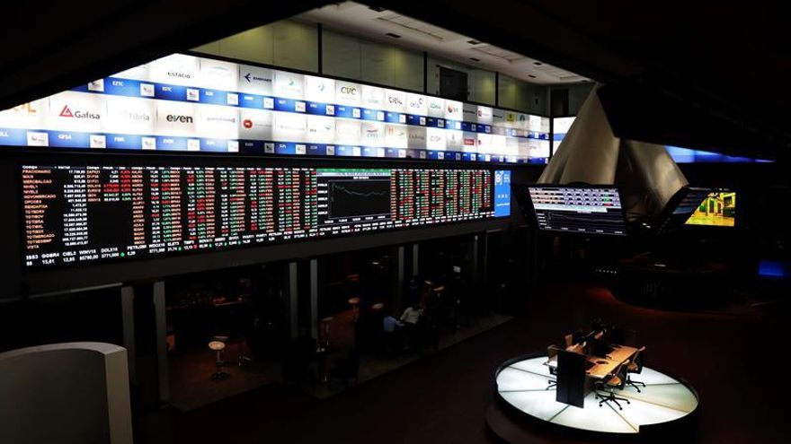 Rojo, el color de "moda" en las bolsas latinoamericanas y en Wall Street