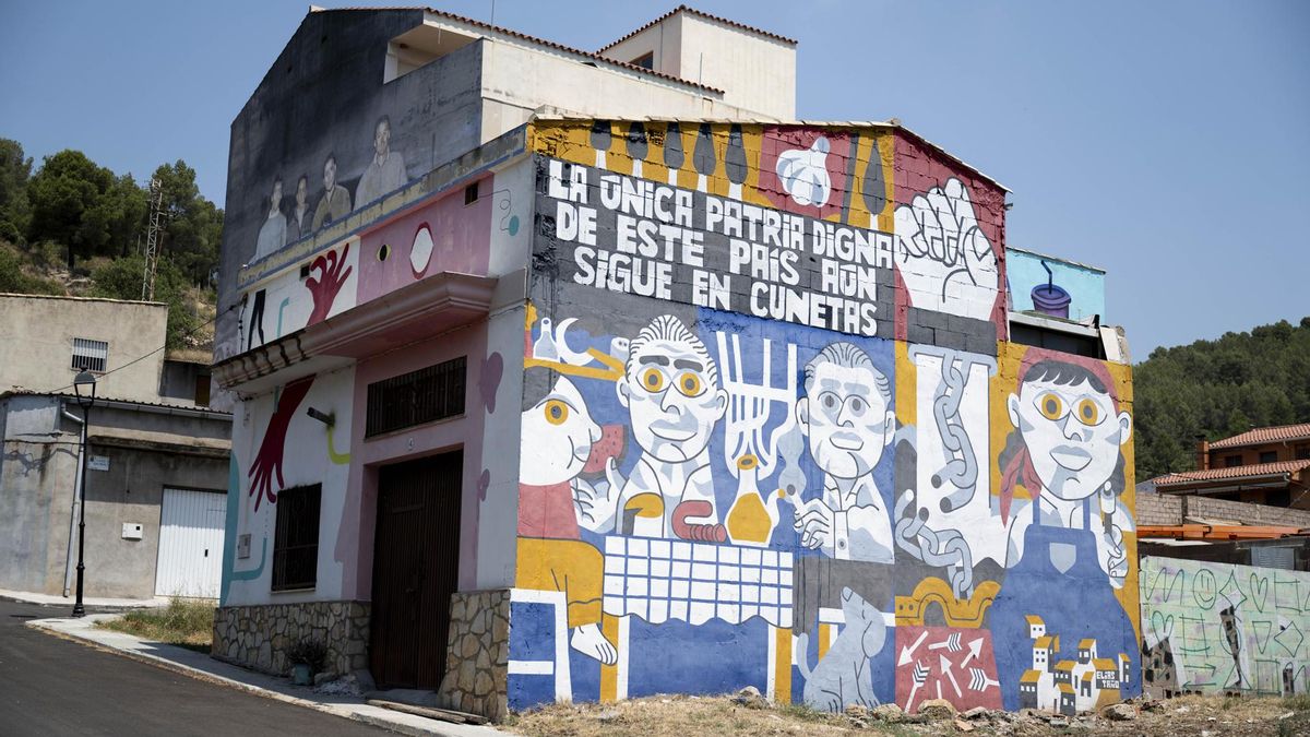 Vista general del mural creado por el artista canario Elías Taño, por el que el Ayuntamiento de Fanzara emitió una ordenanza para controlar el contenido de los murales y que acabó con la suspensión de la edición del 2024, debido al rechazo a la medida por parte de la organización del MIAU.