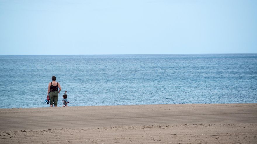 En estado crítico una mujer tras ser rescatada del mar en una playa de Lanzarote