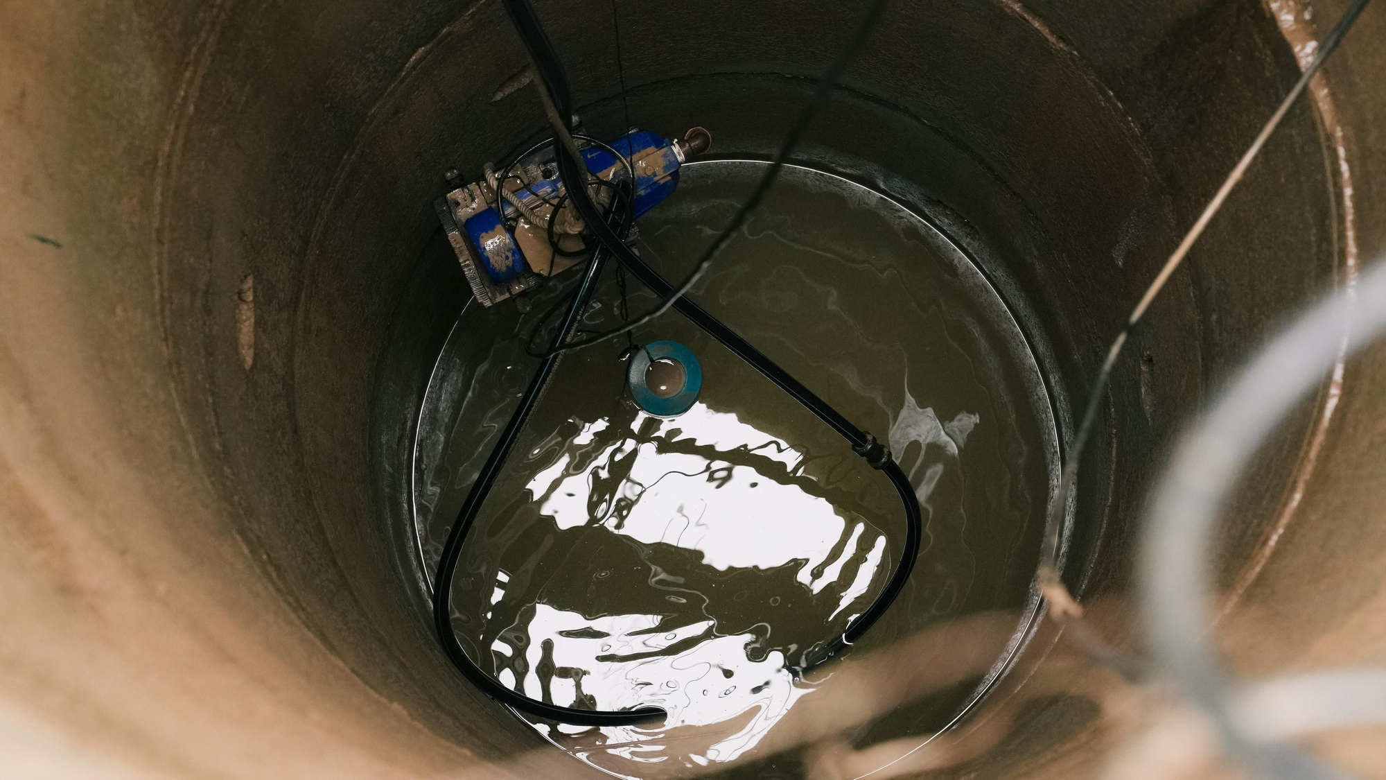 El lodo y el barro, dentro de las parcelas de las calles Perdiz y La Tórtola