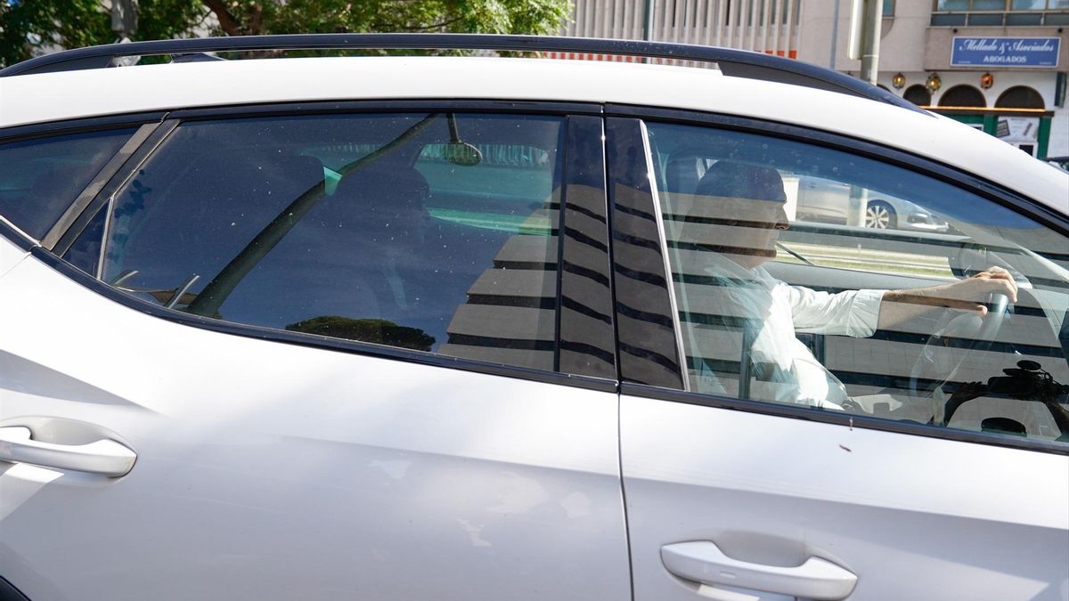 Salida de Juana Rivas de los juzgados de Caleta, este viernes.