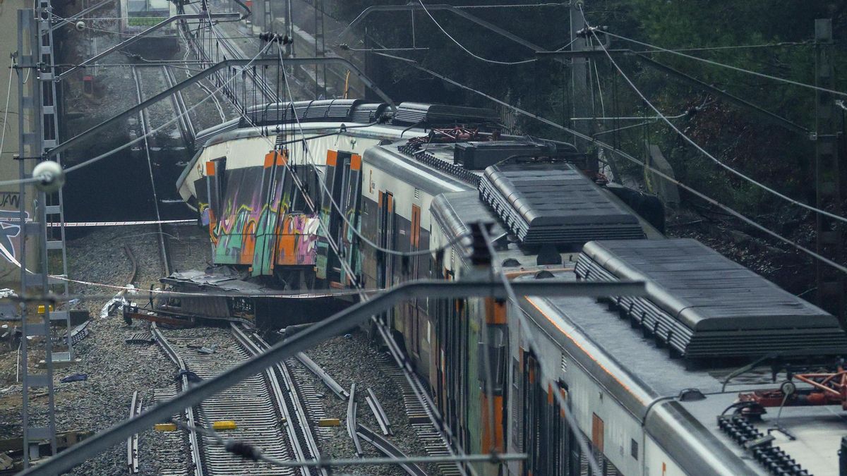 Un muerto y cinco heridos graves tras el choque de un tren de Rodalies con un muro caído en Gelida, Barcelona