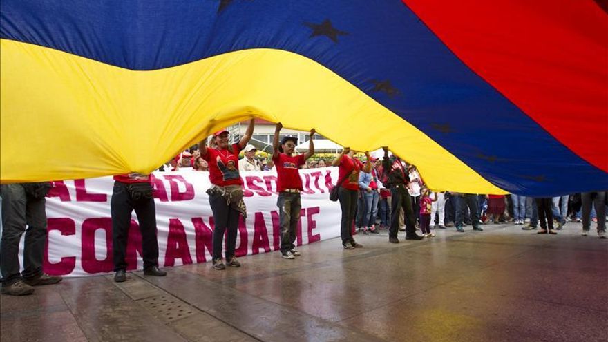 Maduro presenta su candidatura presidencial como el "hijo" de Chávez