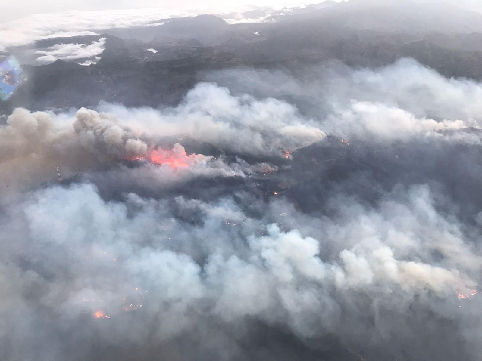 Incendio de Gran Canaria desde el helicóptero de la Guardia Civil