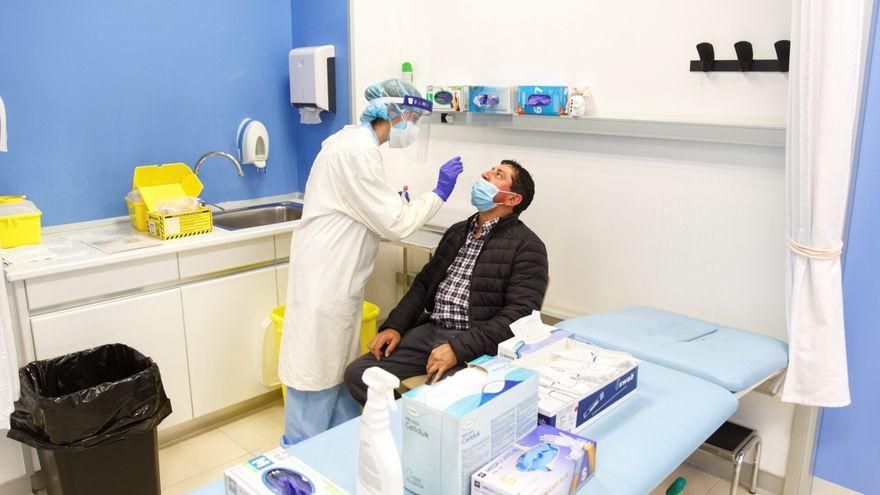 Los expertos esperan una "meseta inestable" de contagios durante el otoño y el invierno en lugar de una "ola" como la de primavera