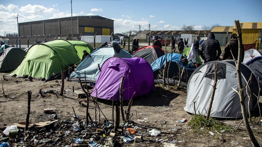 HRW denuncia el "acoso" al que Francia somete a los migrantes en Calais
