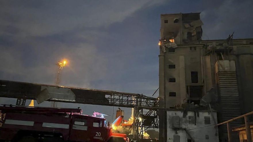 Rusia ataca la ruta clave del Danubio que da salida a los cereales tras bloquear los puertos ucranianos del mar Negro