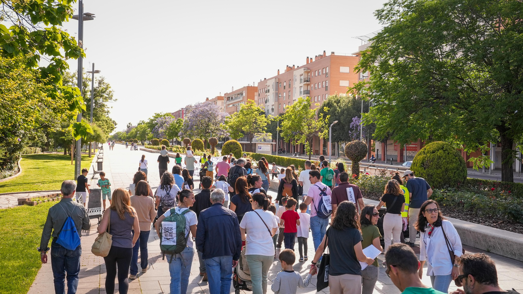 Ruta de familias CEIP Hernán Ruiz у CEIP López Diéguez para reclamar más líneas educativas en ambos centros