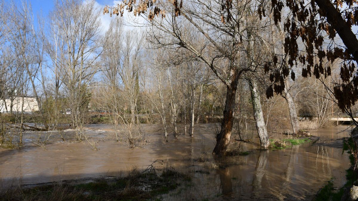 "Notable bajada" del caudal del Júcar en Cuenca, pero sigue en nivel naranja y se espera una nueva subida el sábado