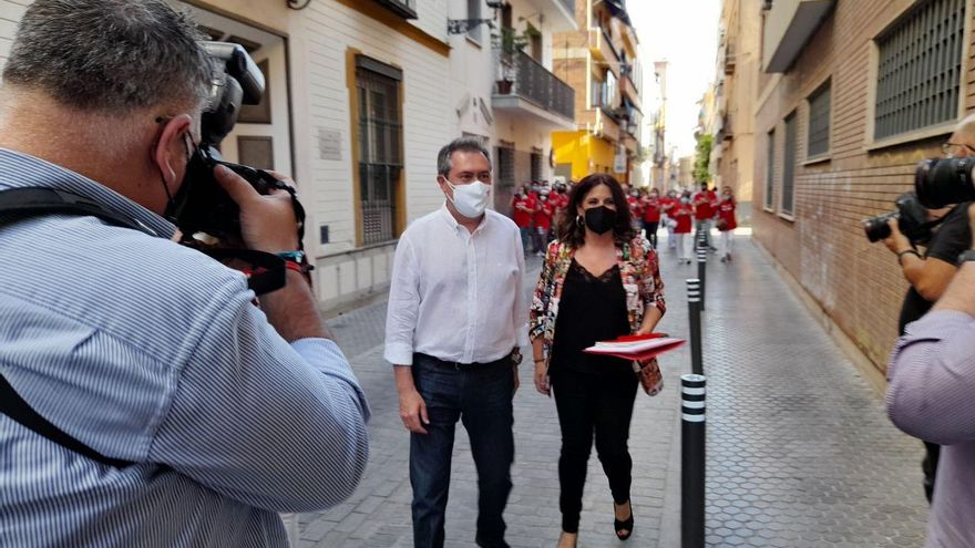 Juan Espadas llega a la sede socialista de San Vicente