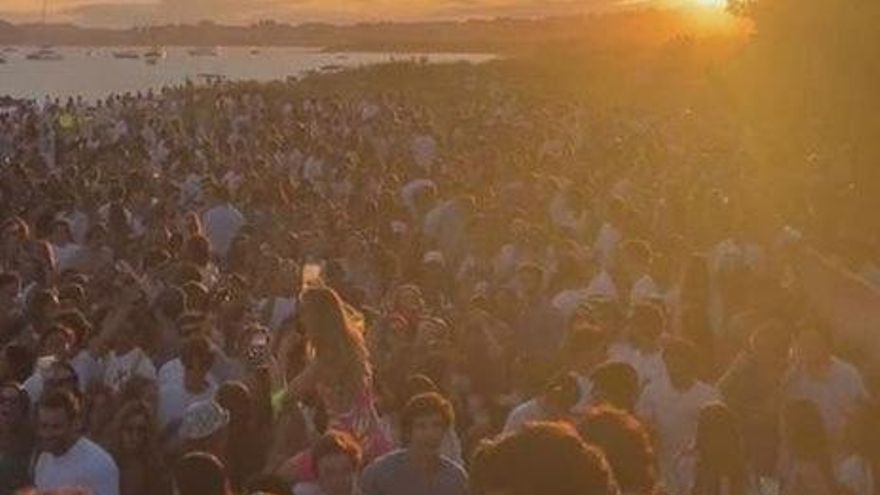 La Delegación y las lanchas que operan en la bahía amplían a este viernes medidas ante un posible botellón en El Puntal