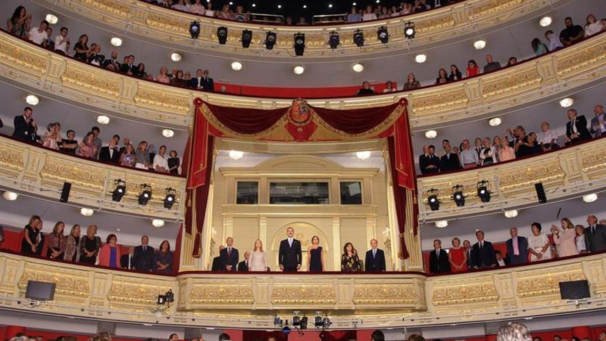 Los Reyes alzan el telón de la nueva temporada del Teatro Real