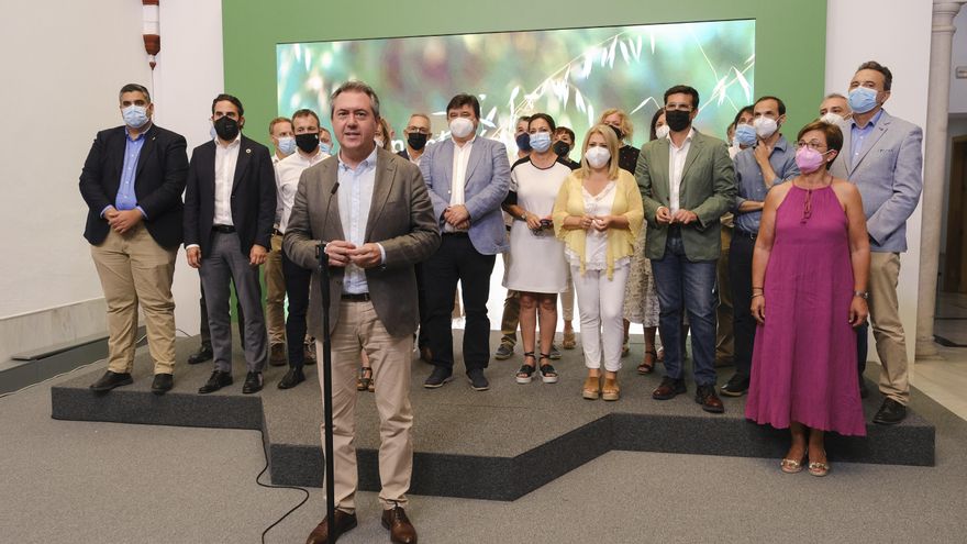 Espadas exhibe el poder local del PSOE para exigir que la Junta le dé fondos extra a los municipios por la Covid