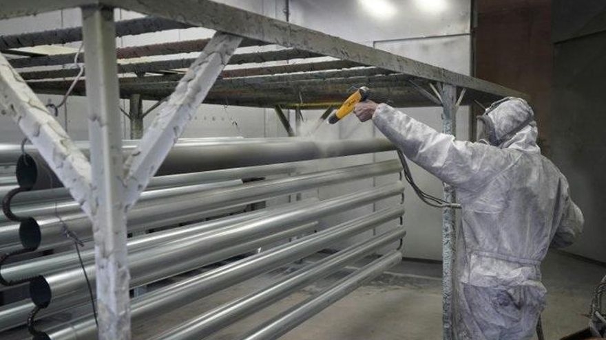 Cantabria registra la cuarta mayor caída de la facturación industrial en abril, un 1,2%