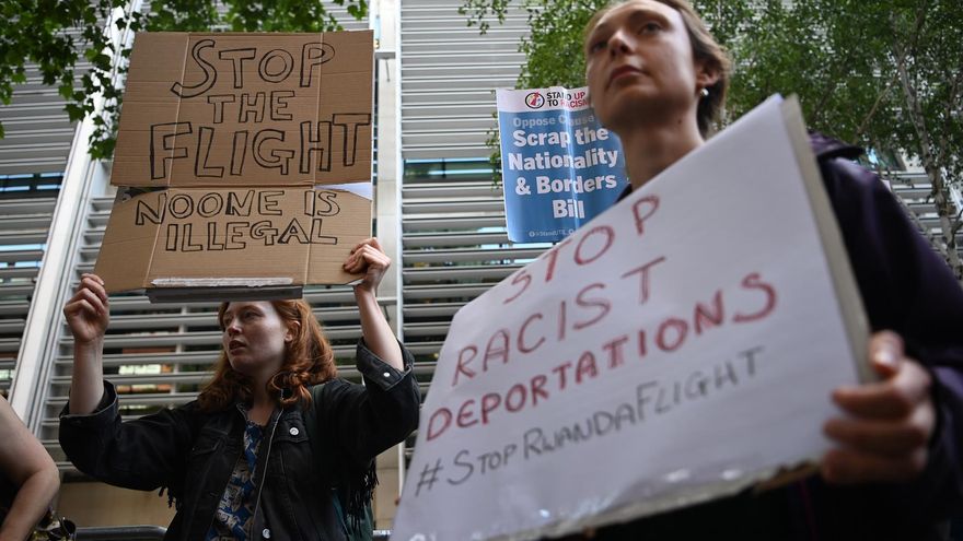 Qué es el acuerdo entre Reino Unido y Ruanda para la deportación de solicitantes de asilo